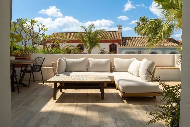4 soverom Hus til salgs i Marbella med svømmebasseng garasje - € 750 000 (Ref: 9941547)