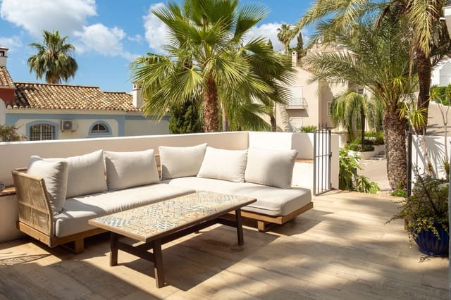 4 soverom Hus til salgs i Marbella med svømmebasseng garasje - € 750 000 (Ref: 9941547)