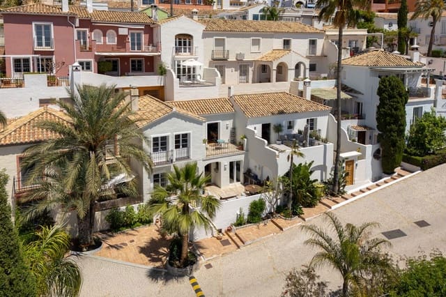 4 soverom Hus til salgs i Marbella med svømmebasseng garasje - € 750 000 (Ref: 9941547)