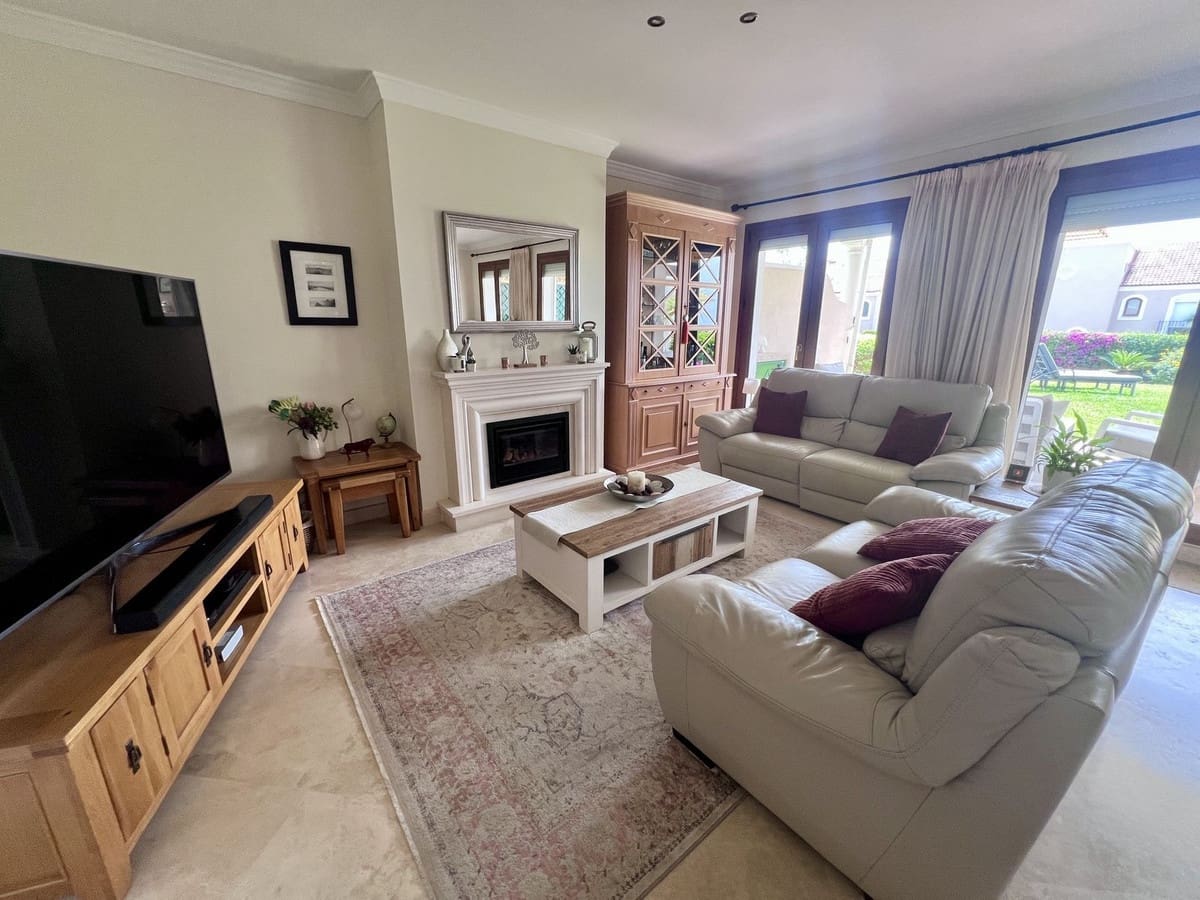 3 sypialnia Dom na sprzedaż w El Paraiso z basenem garażem - 815 000 € (Ref: 9954553)