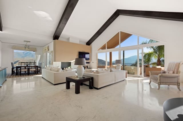 5 bedroom Villa for sale in Marbella with pool garage - € 2,800,000 (Ref: 9954555)