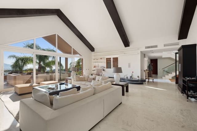 5 bedroom Villa for sale in Marbella with pool garage - € 2,800,000 (Ref: 9954555)