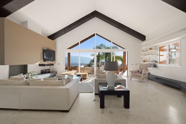 5 bedroom Villa for sale in Marbella with pool garage - € 2,800,000 (Ref: 9954555)