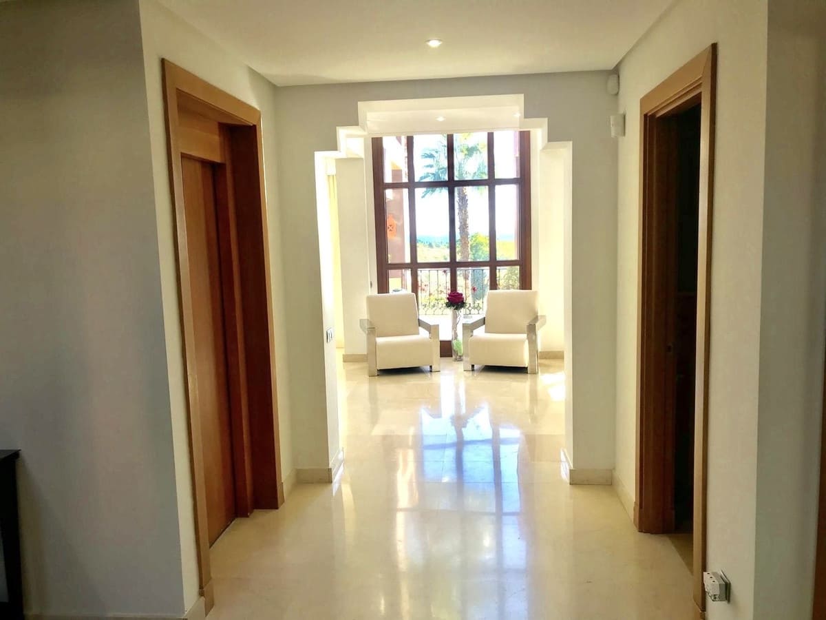 6 bedroom Villa for sale in Marbella with pool garage - € 3,000,000 (Ref: 9954560)