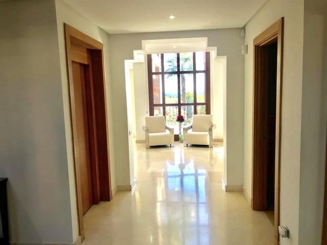 6 bedroom Villa for sale in Marbella with pool garage - € 3,000,000 (Ref: 9954560)