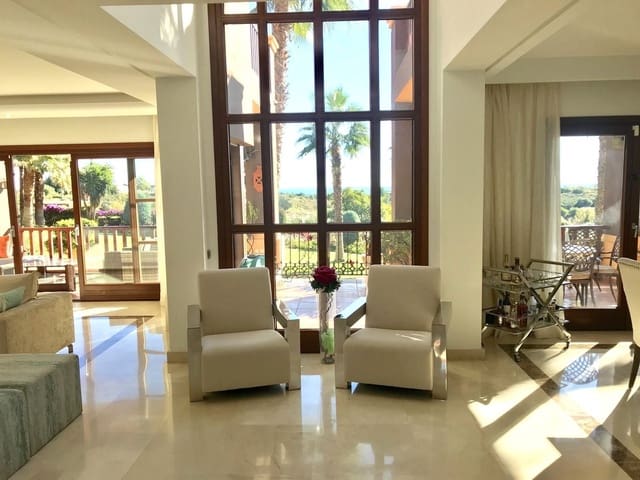 6 bedroom Villa for sale in Marbella with pool garage - € 3,000,000 (Ref: 9954560)