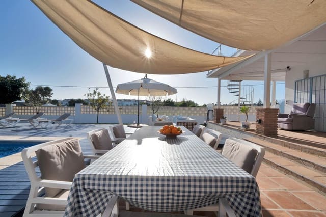 4 bedroom Villa for sale in Marbella with pool garage - € 1,300,000 (Ref: 9954561)