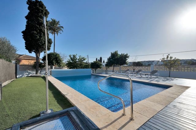 4 bedroom Villa for sale in Marbella with pool garage - € 1,300,000 (Ref: 9954561)