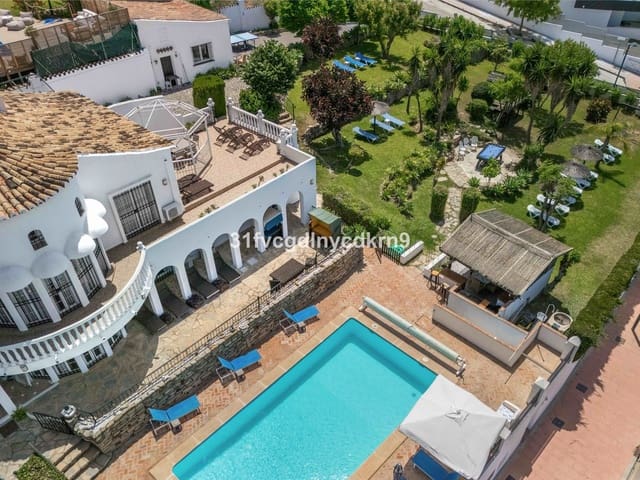6 Zimmer Villa zu verkaufen in Estepona mit Pool Garage - 1.450.000 € (Ref: 9954562)