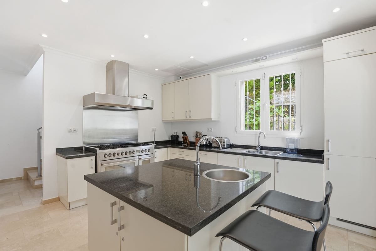4 camera da letto Villa in vendita in Marbella con piscina garage - 1.400.000 € (Rif: 9954563)