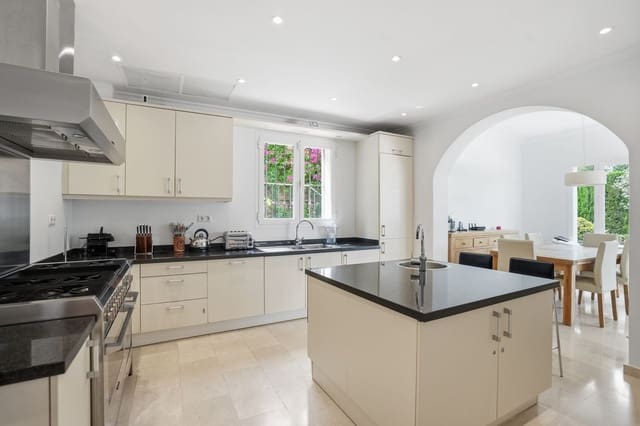 4 slaapkamer Villa te koop in Marbella met zwembad garage - € 1.400.000 (Ref: 9954563)