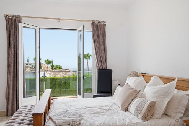 4 slaapkamer Villa te koop in Marbella met zwembad garage - € 1.400.000 (Ref: 9954563)