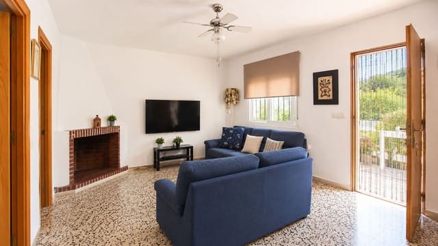 3 bedroom Villa for sale in Estepona with pool - € 475,000 (Ref: 9961841)