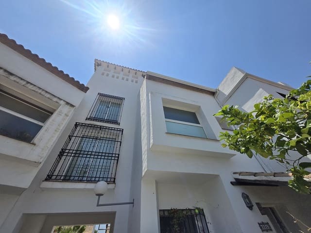 5 soveværelse Byhus til salg i Marbella med swimmingpool garage - € 1.695.000 (Ref: 9961847)