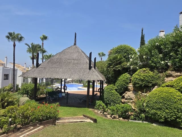 5 soveværelse Byhus til salg i Marbella med swimmingpool garage - € 1.695.000 (Ref: 9961847)