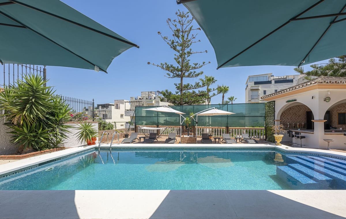 5 bedroom Villa for sale in Mijas with pool garage - € 1,200,000 (Ref: 9961849)