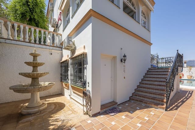 5 makuuhuone Huvila myytävänä paikassa Mijas mukana uima-altaan 
autotalli - 1 200 000 € (Ref: 9961849)