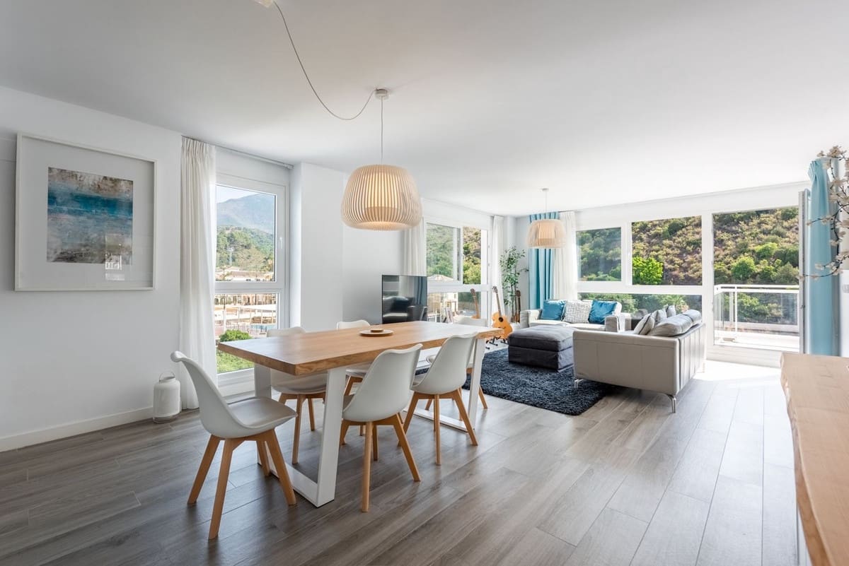Apartamento de 3 habitaciones en Benahavís en venta con piscina garaje - 695.000 € (Ref: 9961854)