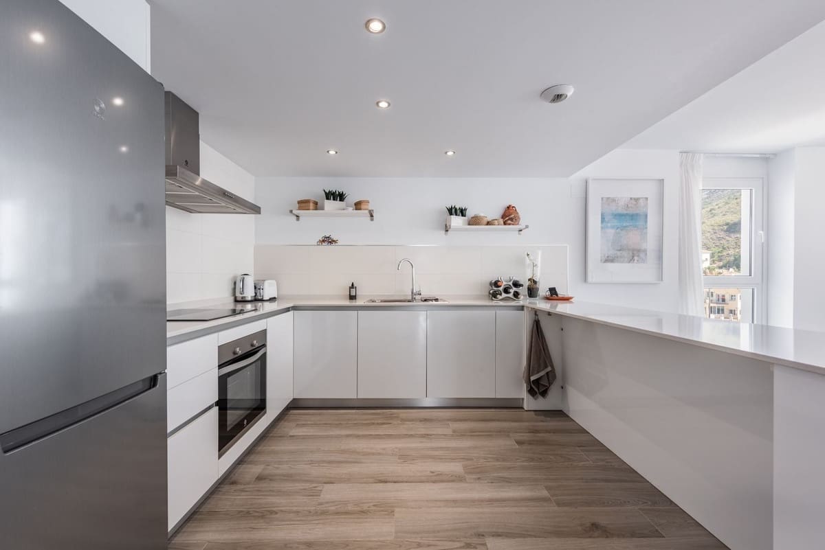 Apartamento de 3 habitaciones en Benahavís en venta con piscina garaje - 695.000 € (Ref: 9961854)