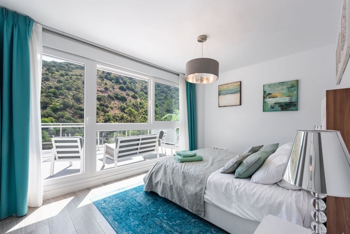 Apartamento de 3 habitaciones en Benahavís en venta con piscina garaje - 695.000 € (Ref: 9961854)