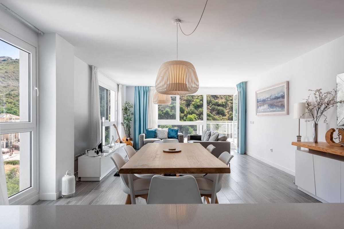 Apartamento de 3 habitaciones en Benahavís en venta con piscina garaje - 695.000 € (Ref: 9961854)