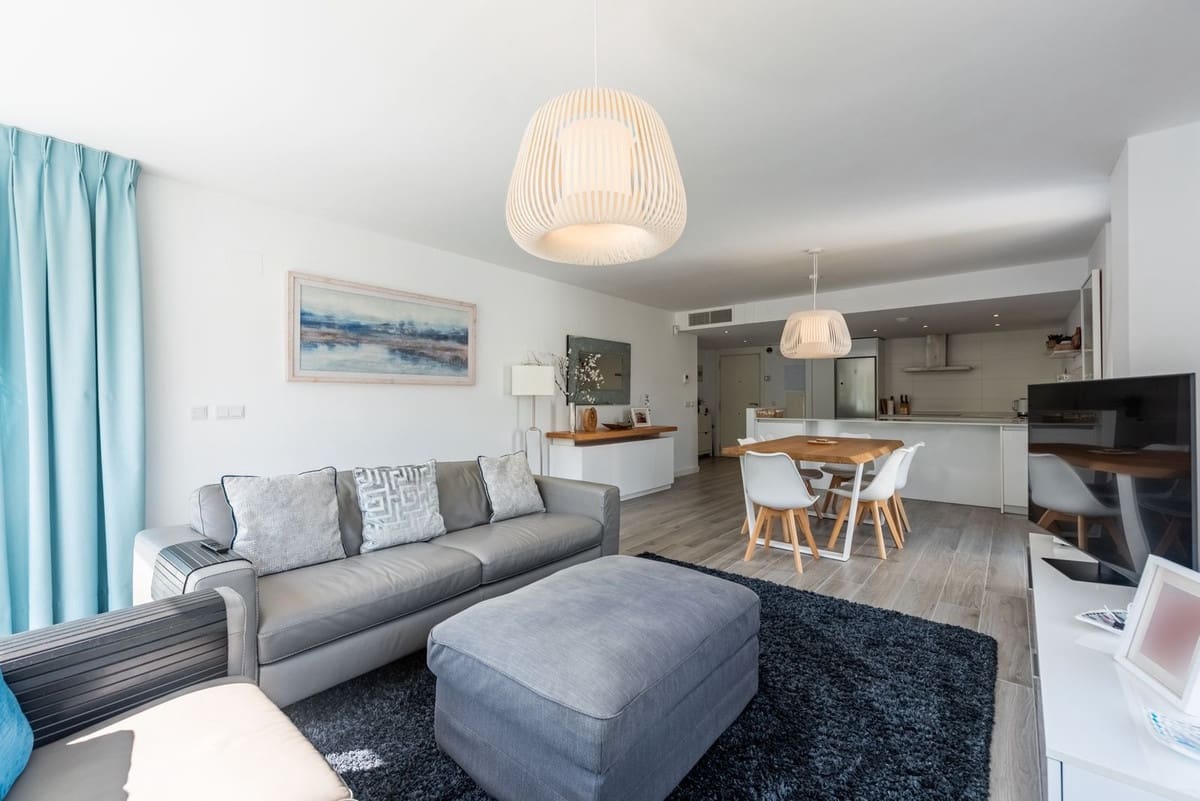 Apartamento de 3 habitaciones en Benahavís en venta con piscina garaje - 695.000 € (Ref: 9961854)