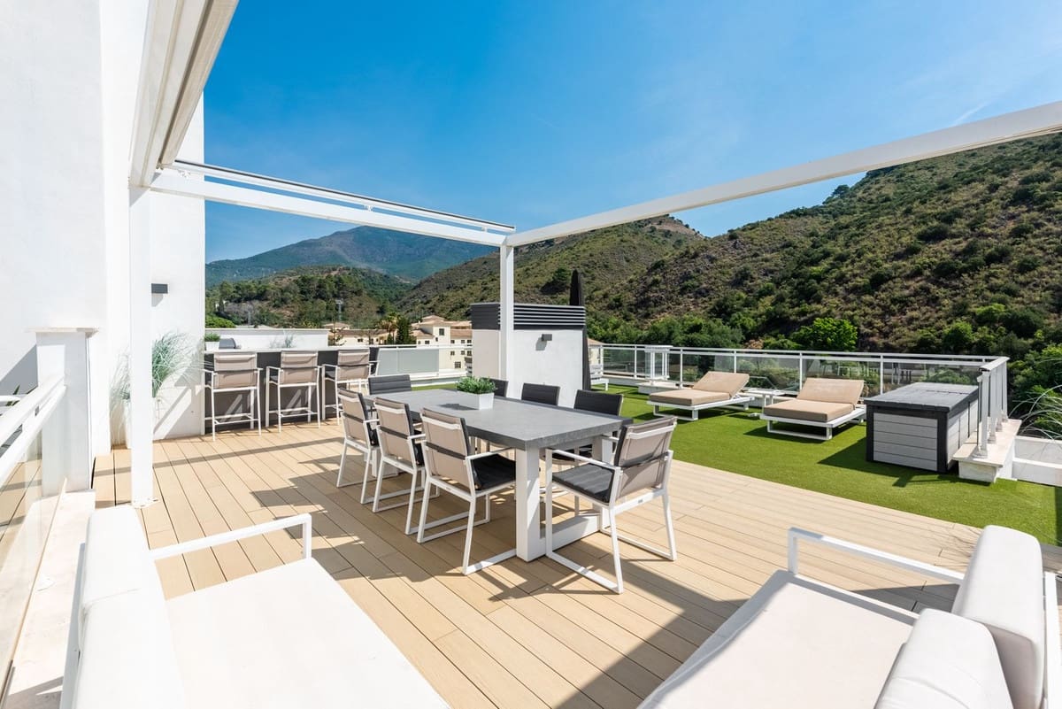 Apartamento de 3 habitaciones en Benahavís en venta con piscina garaje - 695.000 € (Ref: 9961854)
