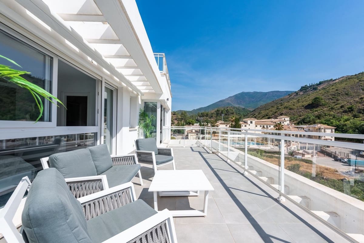 Apartamento de 3 habitaciones en Benahavís en venta con piscina garaje - 695.000 € (Ref: 9961854)