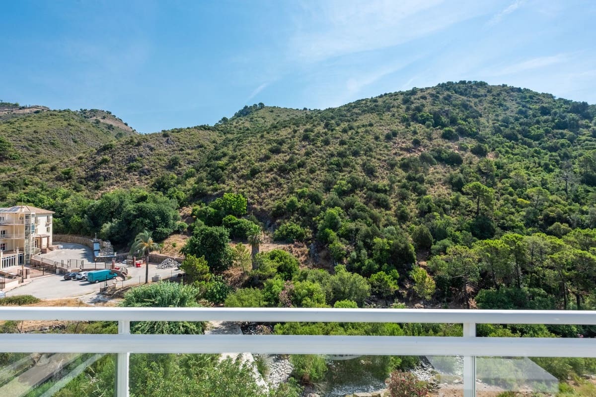 Apartamento de 3 habitaciones en Benahavís en venta con piscina garaje - 695.000 € (Ref: 9961854)