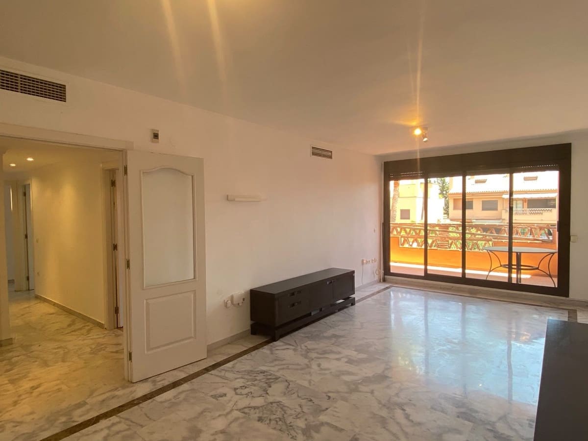 2 soveværelse Lejlighed til salg i Marbella med swimmingpool garage - € 699.000 (Ref: 9984199)