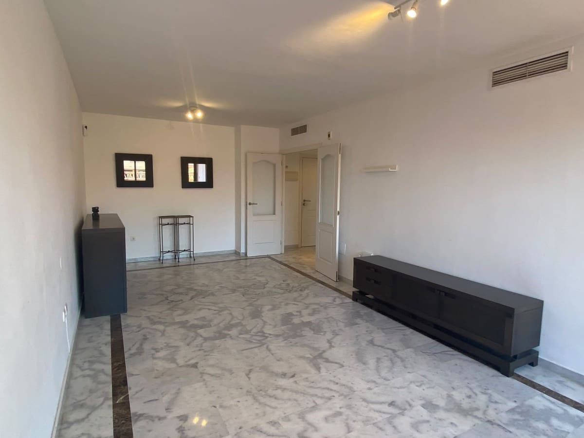 2 soveværelse Lejlighed til salg i Marbella med swimmingpool garage - € 699.000 (Ref: 9984199)