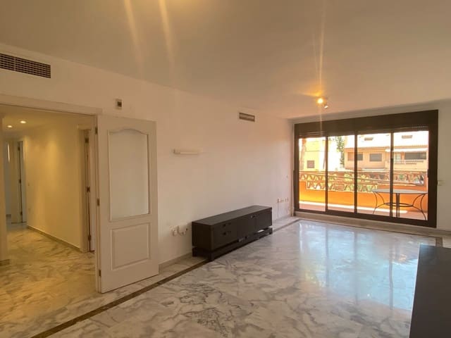 2 slaapkamer Appartement te koop in Marbella met zwembad garage - € 699.000 (Ref: 9984199)