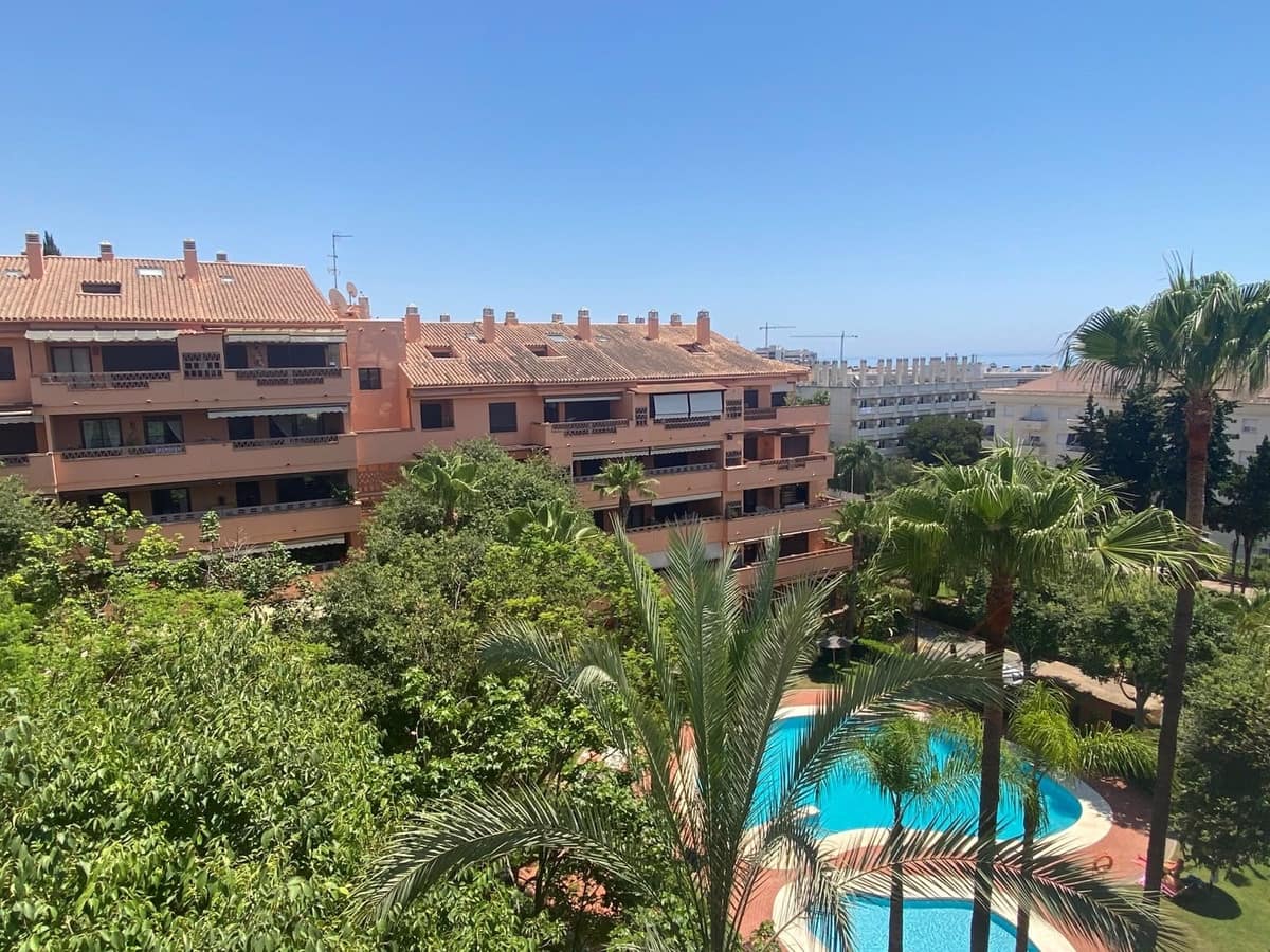 2 soveværelse Lejlighed til salg i Marbella med swimmingpool garage - € 699.000 (Ref: 9984199)