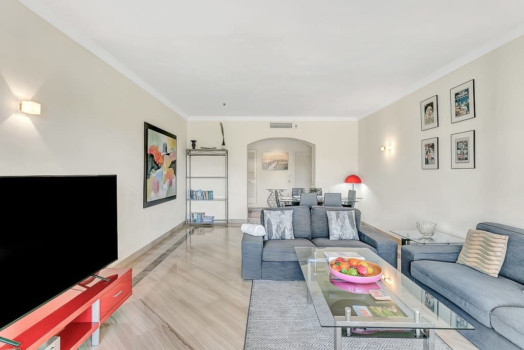 3 bedroom Apartment for sale in Marbella with pool - € 975,000 (Ref: 9984201)