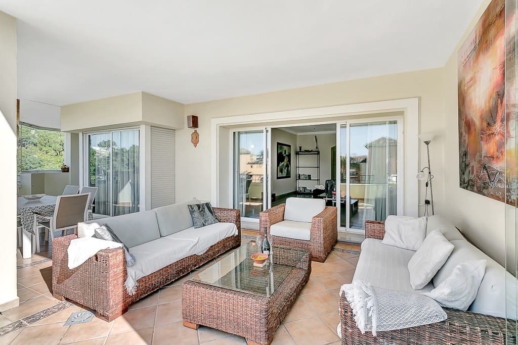 3 bedroom Apartment for sale in Marbella with pool - € 975,000 (Ref: 9984201)