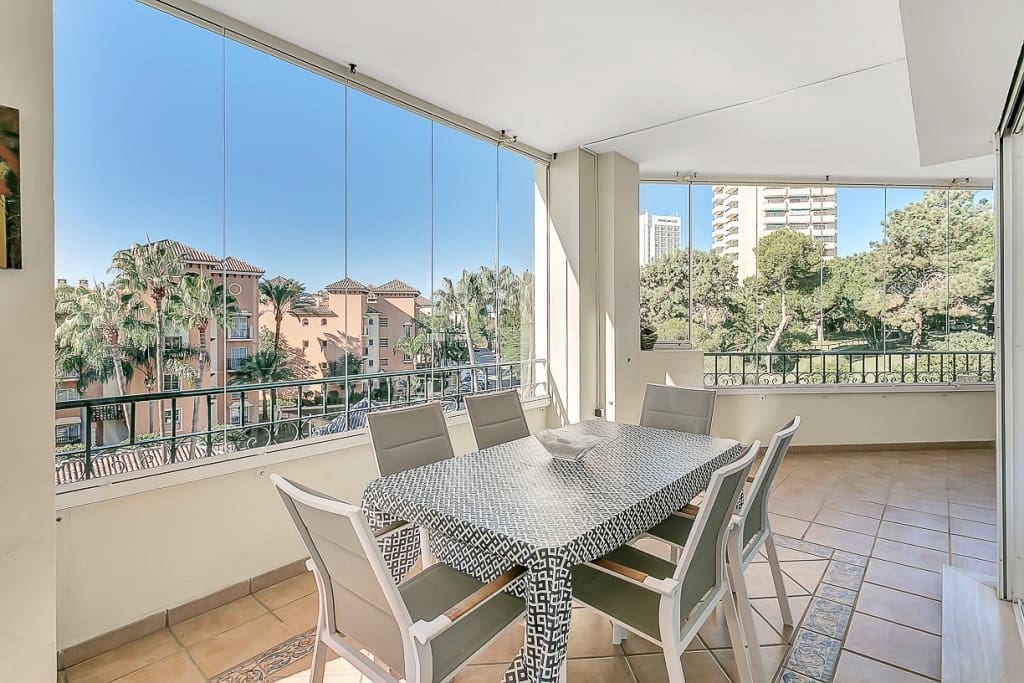 3 bedroom Apartment for sale in Marbella with pool - € 975,000 (Ref: 9984201)