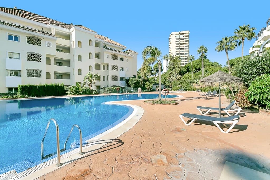 3 bedroom Apartment for sale in Marbella with pool - € 975,000 (Ref: 9984201)