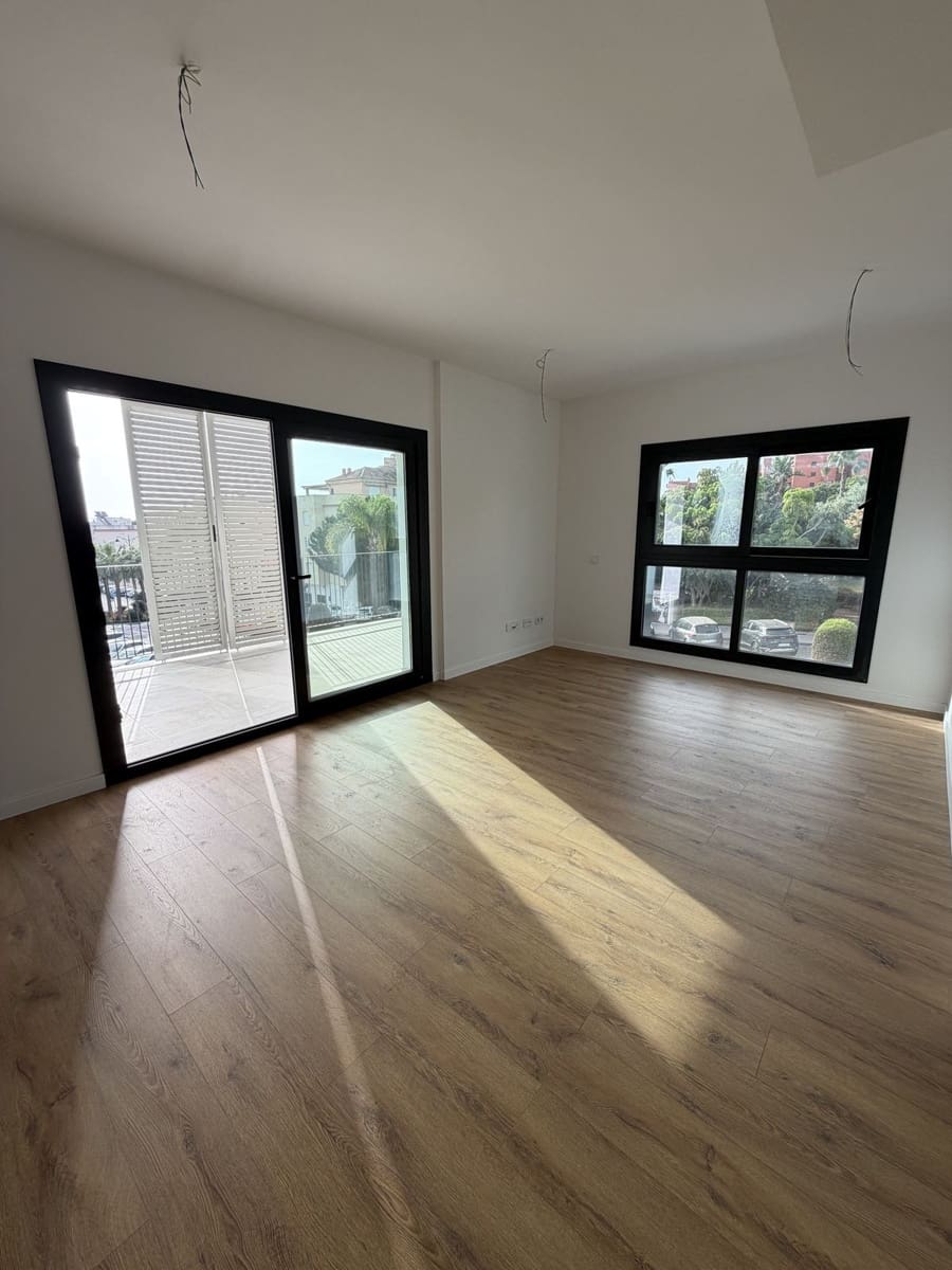 3 slaapkamer Appartement te koop in Estepona met zwembad garage - € 655.000 (Ref: 9984202)