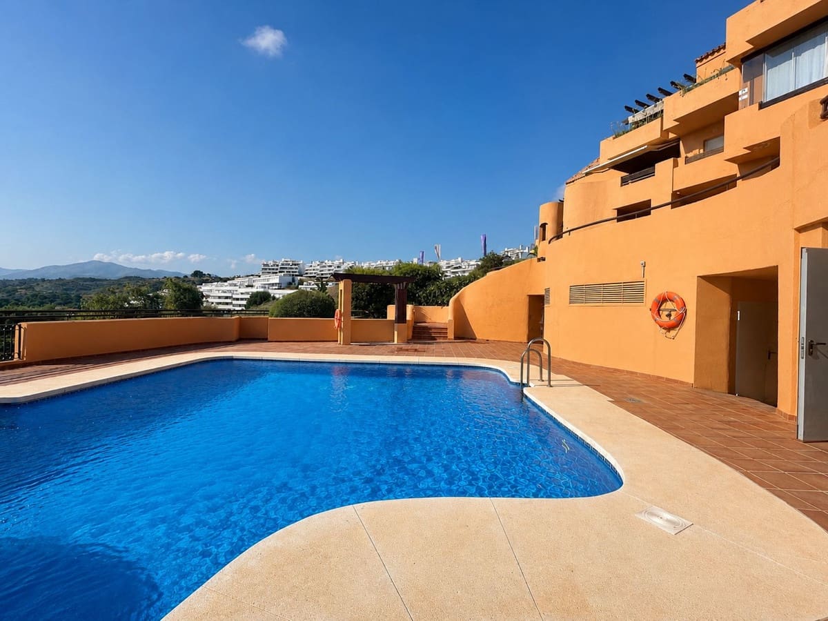 2 Zimmer Apartment zu verkaufen in Cancelada mit Pool Garage - 450.000 € (Ref: 9984206)
