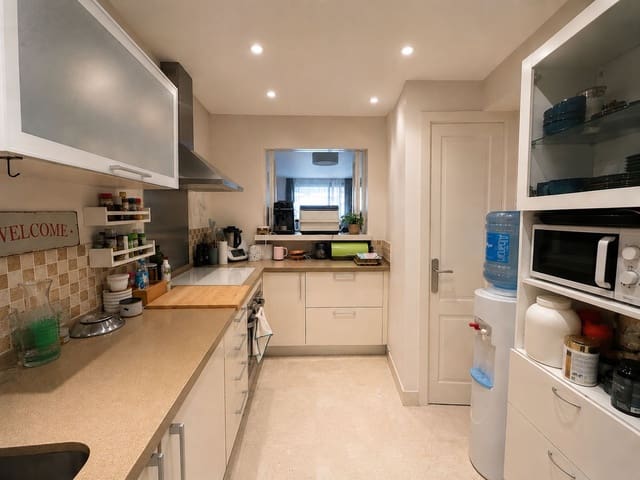 Apartamento de 2 habitaciones en Cancelada, Estepona en venta con piscina garaje - 450.000 € (Ref: 9984206)