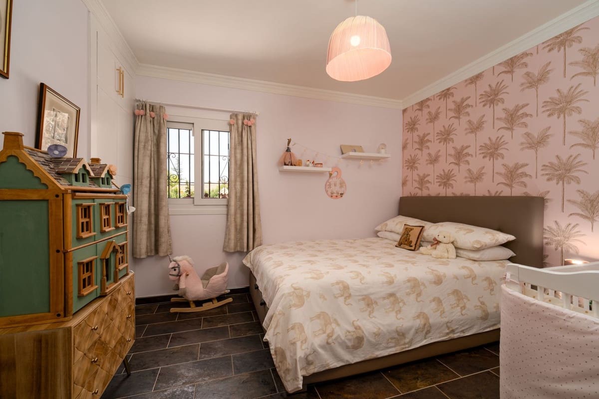 6 quarto Moradia para venda em Marbella com piscina - 1 550 000 € (Ref: 9984207)