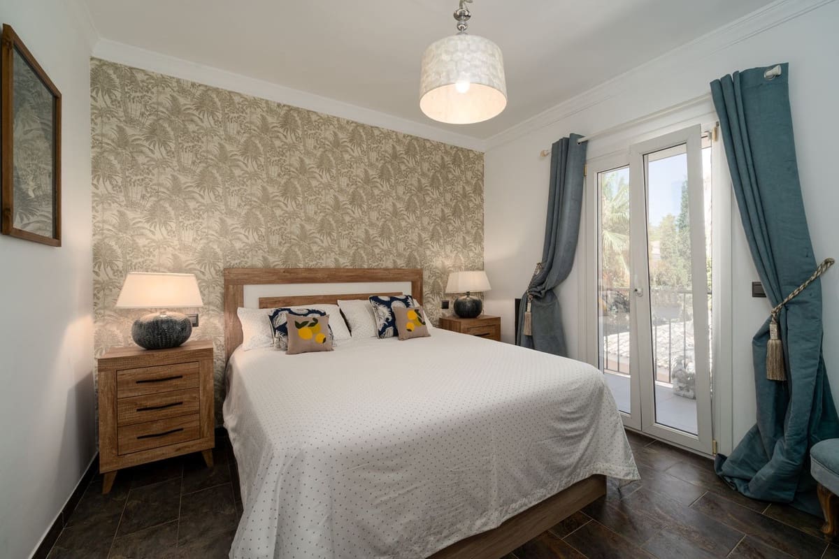 6 quarto Moradia para venda em Marbella com piscina - 1 550 000 € (Ref: 9984207)