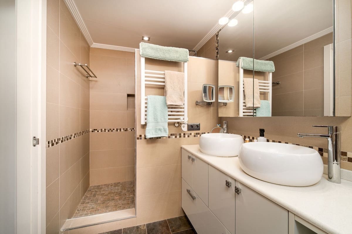 6 quarto Moradia para venda em Marbella com piscina - 1 550 000 € (Ref: 9984207)