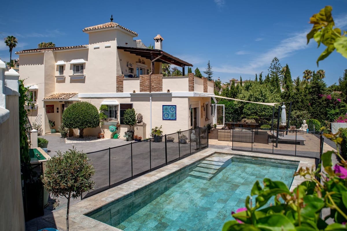 6 quarto Moradia para venda em Marbella com piscina - 1 550 000 € (Ref: 9984207)
