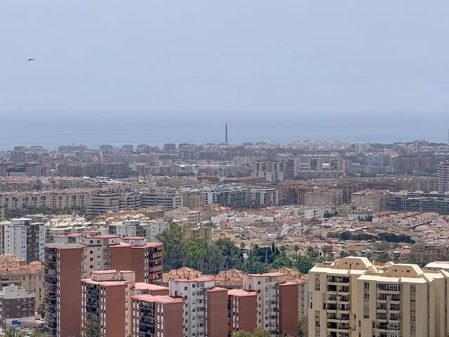 4 makuuhuone Huvila myytävänä paikassa Puerto de la Torre, Málaga kaupunki mukana uima-altaan 
autotalli - 850 000 € (Ref: 9999753)