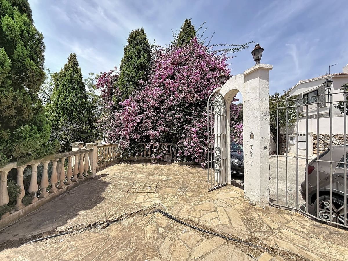 4 makuuhuone Huvila myytävänä paikassa Puerto de la Torre mukana uima-altaan 
autotalli - 850 000 € (Ref: 9999753)
