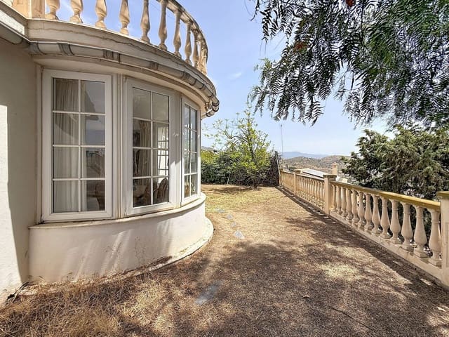 4 makuuhuone Huvila myytävänä paikassa Puerto de la Torre, Málaga kaupunki mukana uima-altaan 
autotalli - 850 000 € (Ref: 9999753)