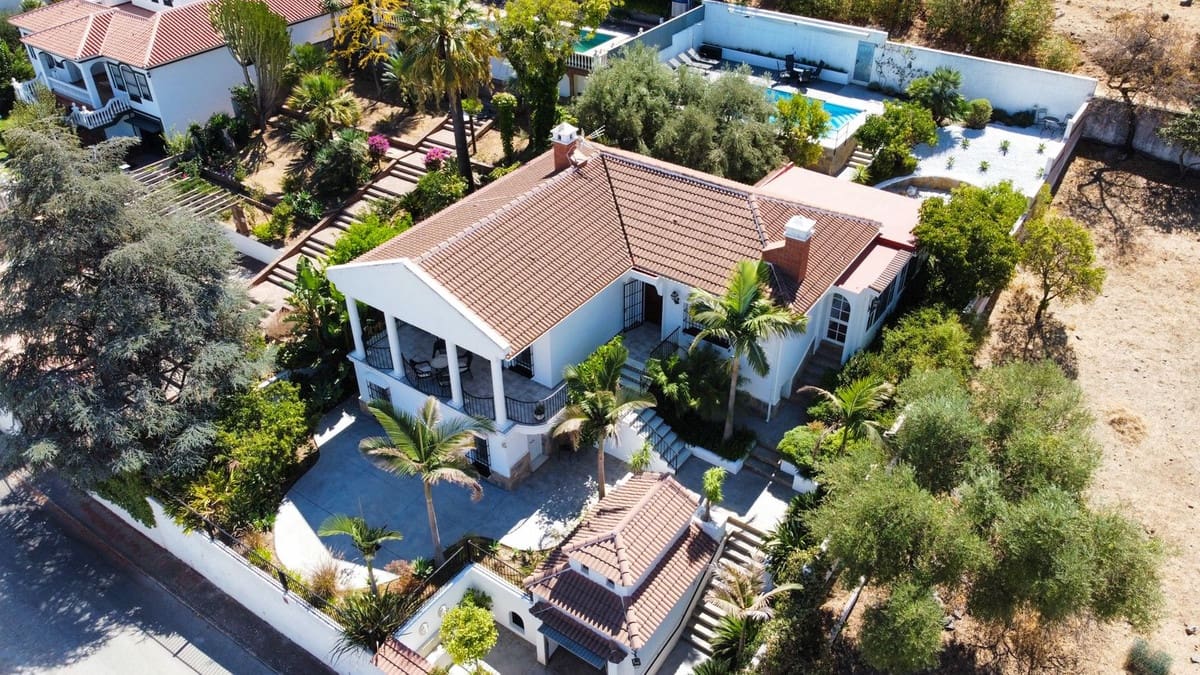 4 Zimmer Villa zu verkaufen in Alhaurin de la Torre mit Pool Garage - 749.000 € (Ref: 9999754)