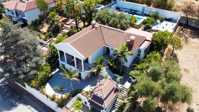 4 soverom Villa til salgs i Alhaurín de la Torre med svømmebasseng garasje - € 749 000 (Ref: 9999754)