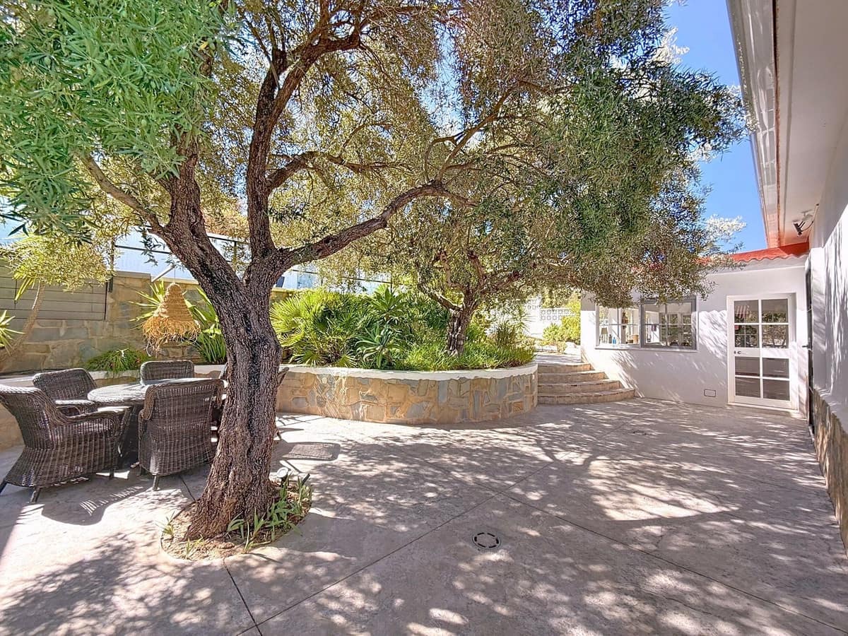 4 Zimmer Villa zu verkaufen in Alhaurin de la Torre mit Pool Garage - 749.000 € (Ref: 9999754)
